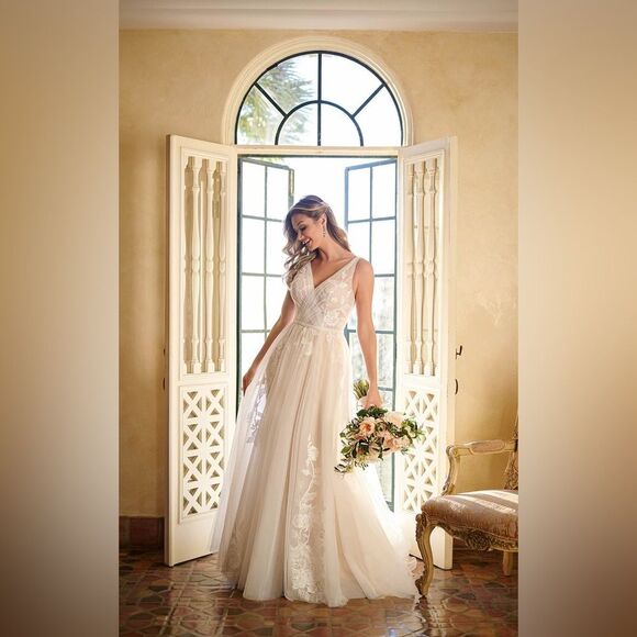 Stella York 7126 Plus Size tulle lace A-line wedding dress, size 26 - Picture 4 of 17